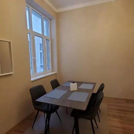 Yes Apartment, Center 아파트