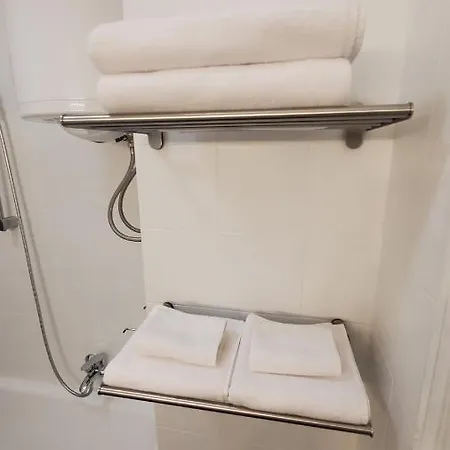 아파트 Yes Apartment, Center