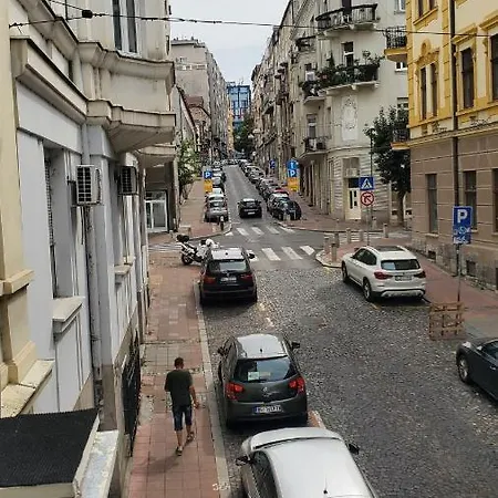 Yes Apartment, Center 아파트 *