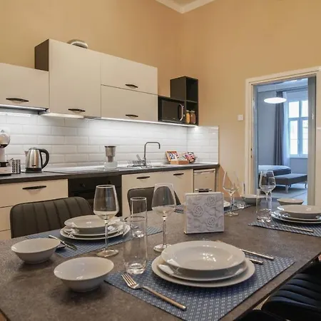 Yes Apartment, Center *