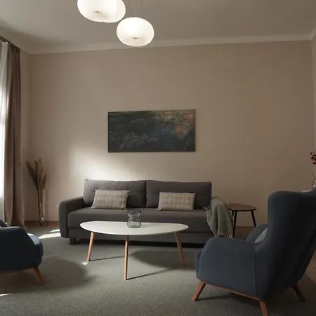 Yes Apartment, Center 아파트 *