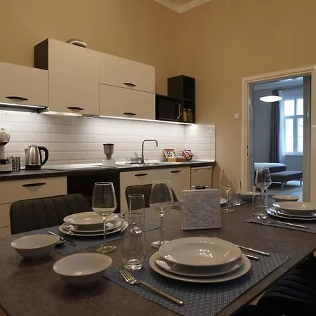 아파트 Yes Apartment, Center *