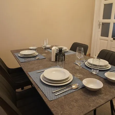 아파트 Yes Apartment, Center *